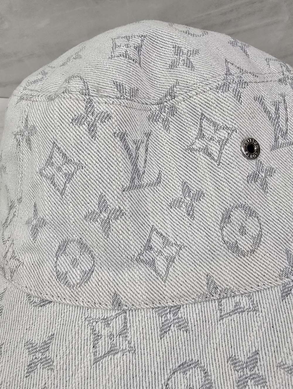 Louis Vuitton Monogram Bucket Hat - Reversible - Picture 12 of 12